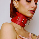 Choker minerve en cuir épais rouge et attaches en acier argenté
