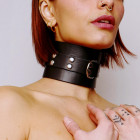 Choker minerve en cuir épais noir et attaches en acier argenté