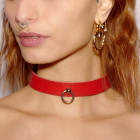 Choker fin en cuir rouge avec anneau en acier argenté