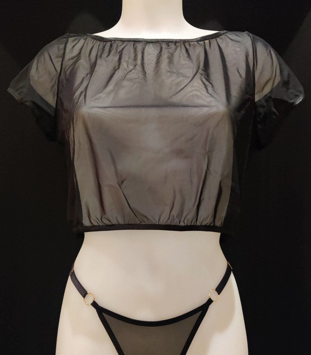 Crop-top fait main en résille transparente ultra douce