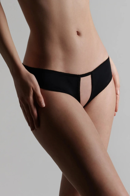 Culotte coquine avec ouverture sur le pubis et les fesses dans un tissu ultra doux invisible sous les vêtements