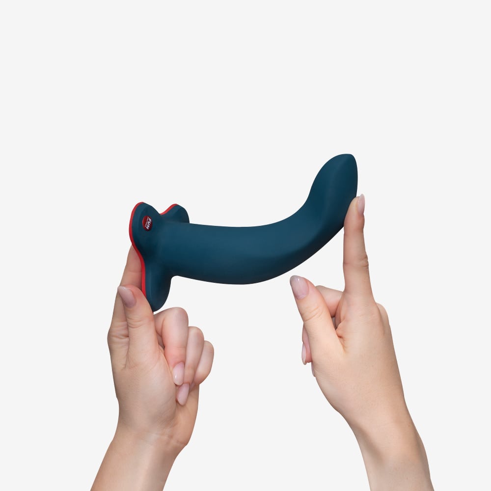 Un dildo long et épais en silicone pour stimuler les zones internes de plaisir.