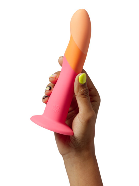 Le Dizi est un dildo coloré et incurvé qui stimule vos zones érogènes internes