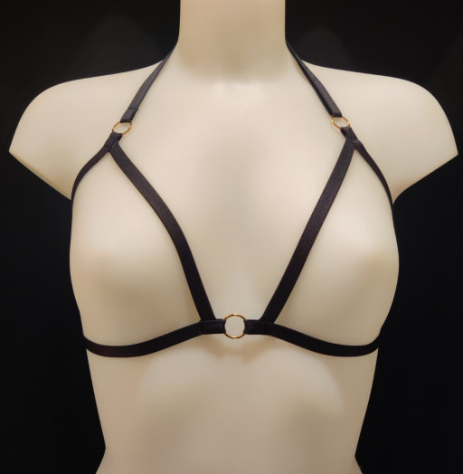 Soutien-gorge harnais coupe triangle en lanières élastiques satinées