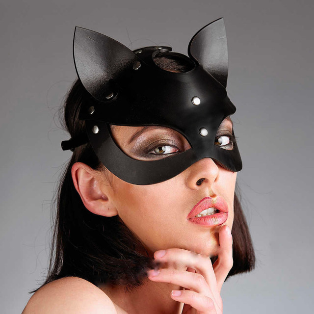 Masque de chat fetish en cuir vue sur mannequin