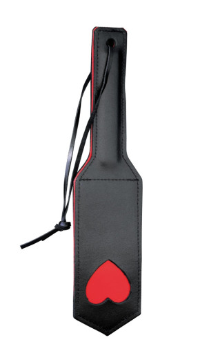 Paddle pour jeux d'impact BDSM en cuir noir avec motif de cœur rouge